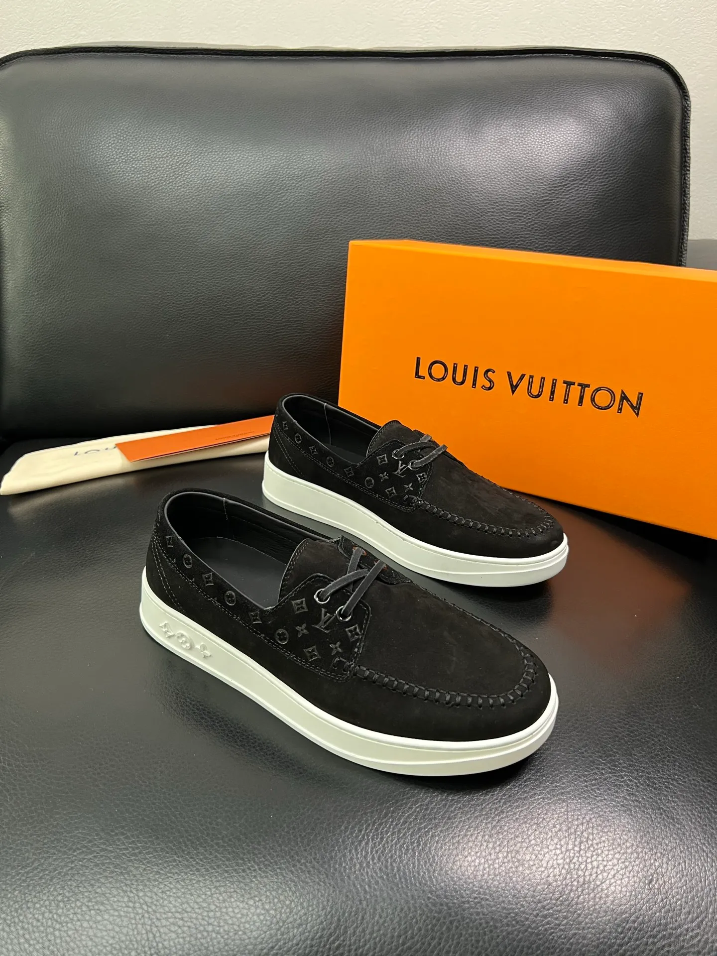 Men's shoes 💰780 Lv top purchasing agent Louis Vuitton, slip-on sports shoes counter synchronization, uppers imported from Italy, high-quality splicing colorful and complex handicrafts, imported cowhide pads are soft and comfortable, soles: original soles specially provided by the original factory, T men's shoes 💰U exclusive movable molded soles are super comfortable, original and single goods, high quality, you can go in and out of the counter at will, welcome to compare, code number 39-44 (customized 38 45)85856